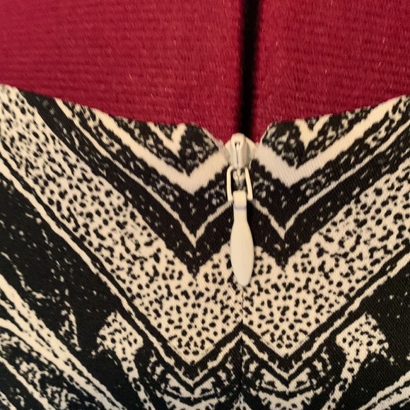 Escada Geometric print black and white dress NWOT 🔴 - Picture 7 of 11